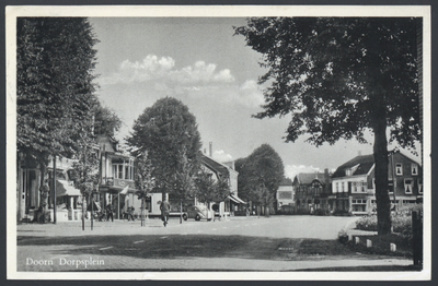 17780 Gezicht op het Dorpsplein te Doorn.